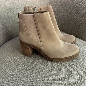 Vince Camuto Dustelie boots size‎ 9.5